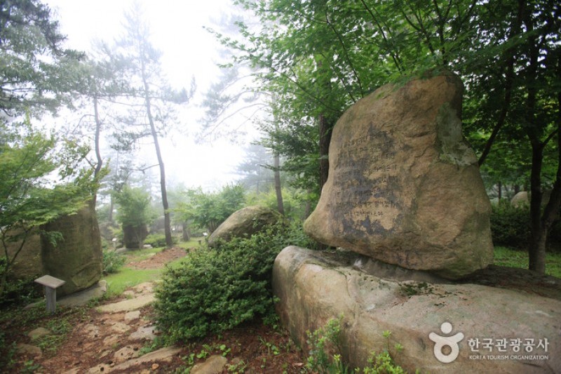 Cheongwansan Literature Park  (13/20)