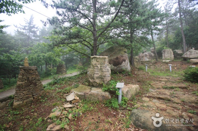 Cheongwansan Literature Park  (15/20)