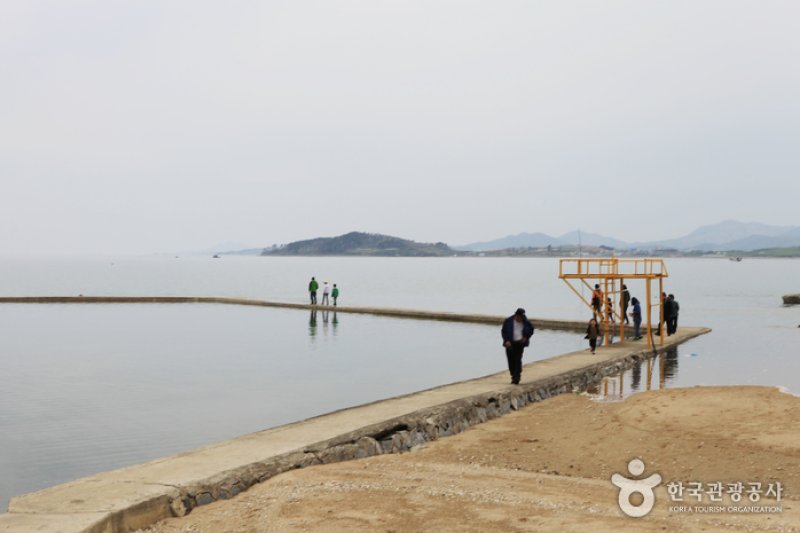 Dolmeori Beach (돌머리해수욕장) (3/7)