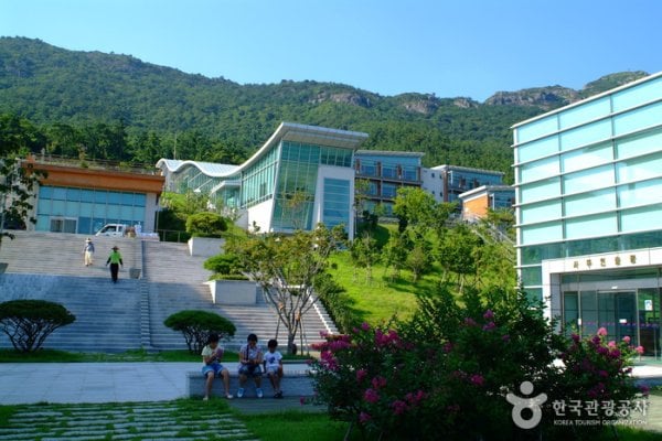The National Center for Korean Namdo Performing Arts