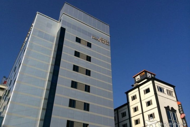 Shangria Beach Hotel  (2/5)