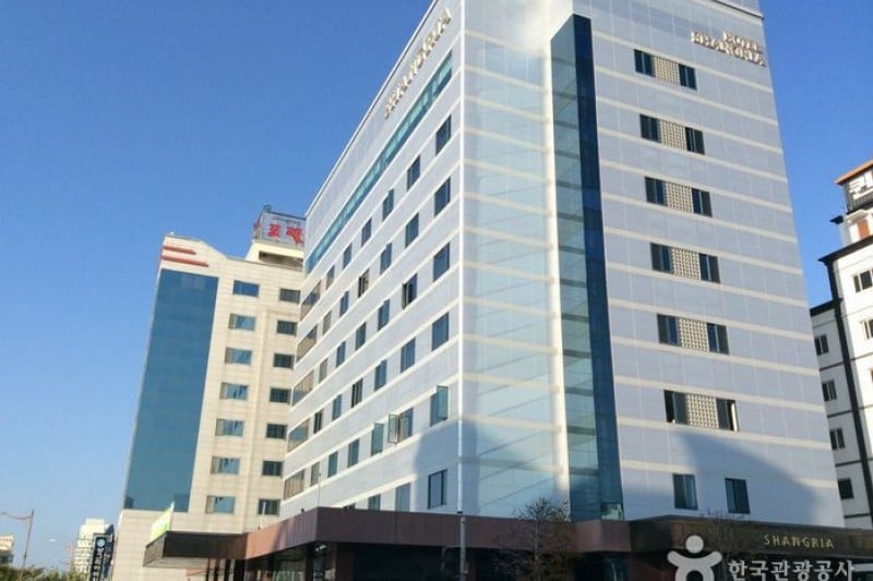 Shangria Beach Hotel  (3/5)