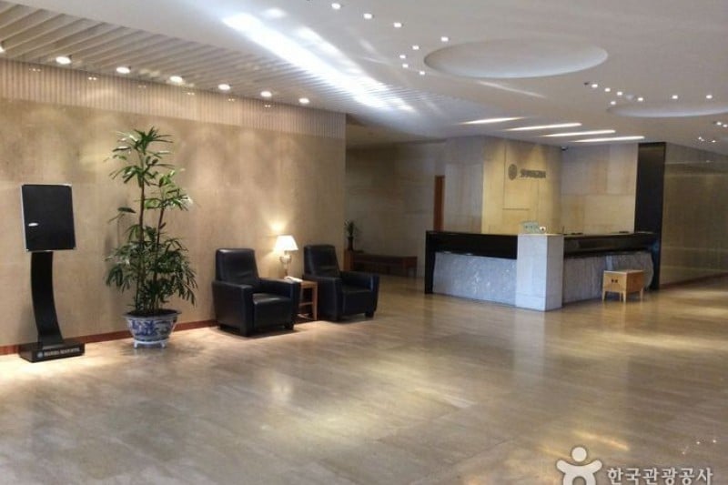 Shangria Beach Hotel  (5/5)