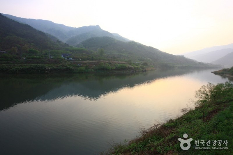Seomjingang Riverside Cherry Flower Festival  (3/4)