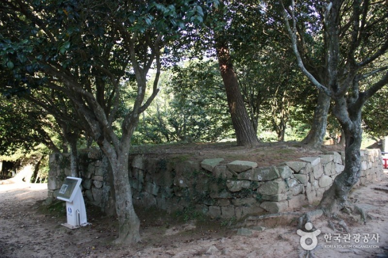Bogildo Island Seyeonjeong Pavilion  (2/13)