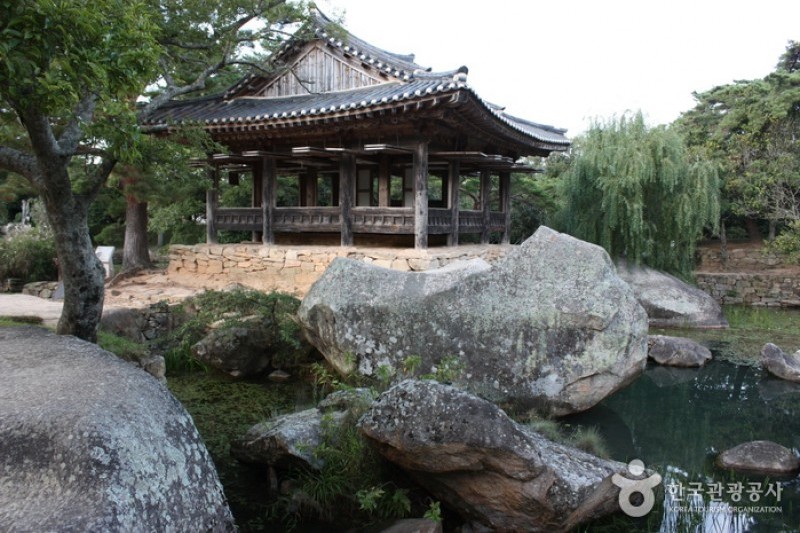 Bogildo Island Seyeonjeong Pavilion  (8/13)