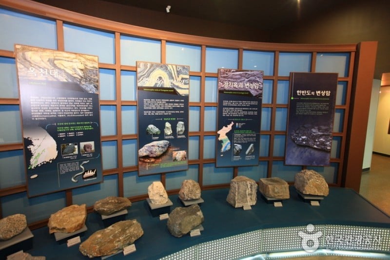 Haenam Uhangri Dinosaur Museum  (18/28)
