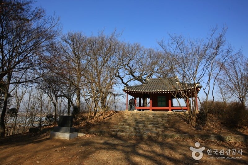 Myeonangjeong Pavilion  (1/11)