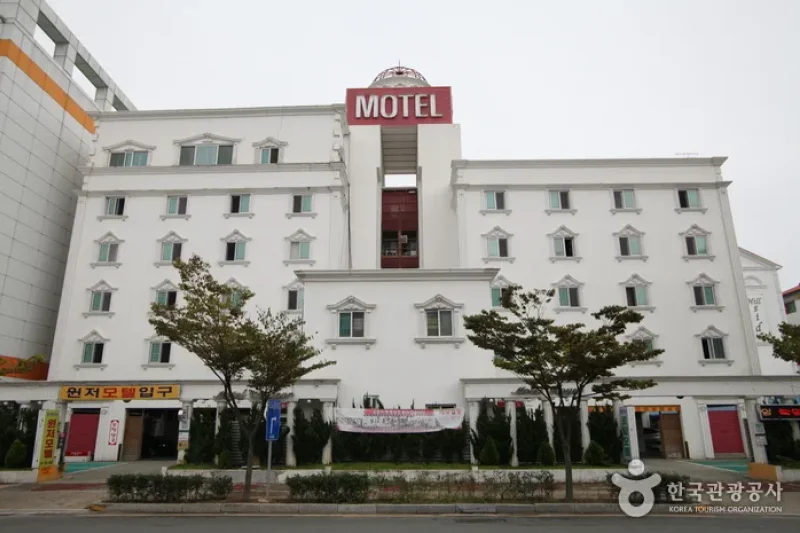 Royal Motel - Goodstay  (1/1)