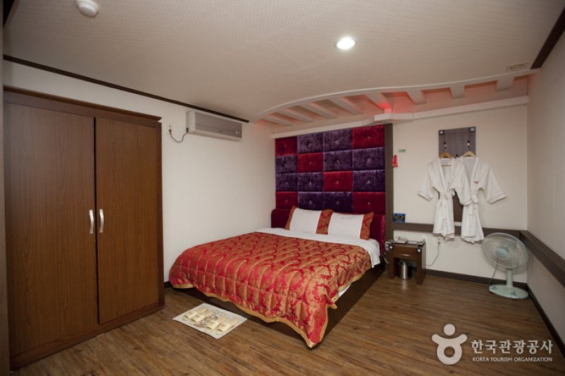 Opera Motel - Goodstay  (2/13)