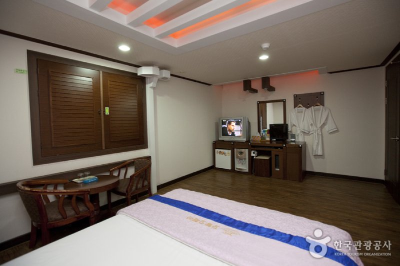 Opera Motel - Goodstay  (12/13)