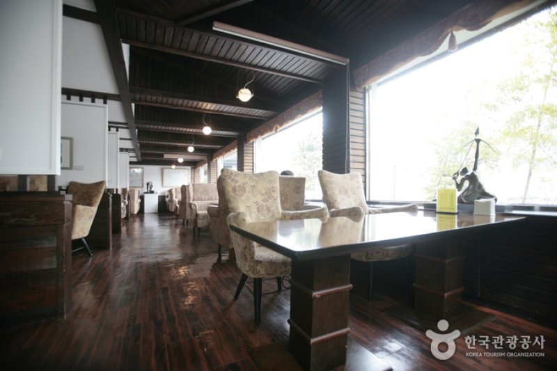 Baegyang Tourist Hotel  (11/36)