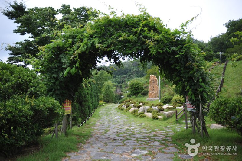 Birthplace of Baekje Buddhism  (4/15)