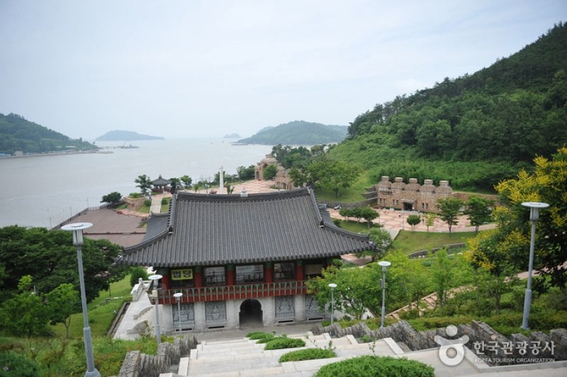 Birthplace of Baekje Buddhism  (7/15)