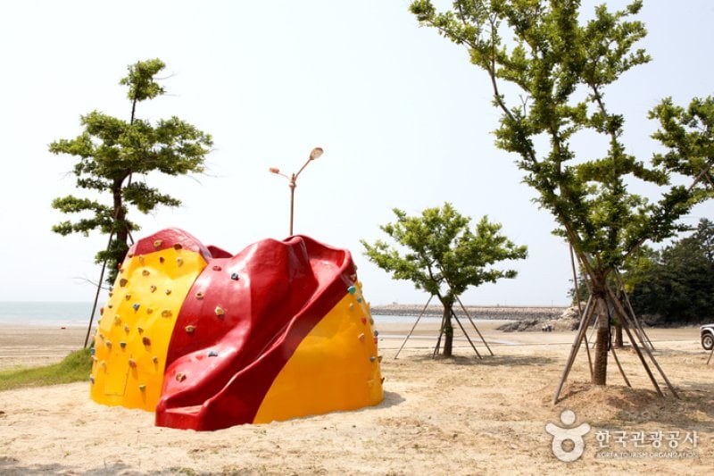Gamami Beach  (5/20)