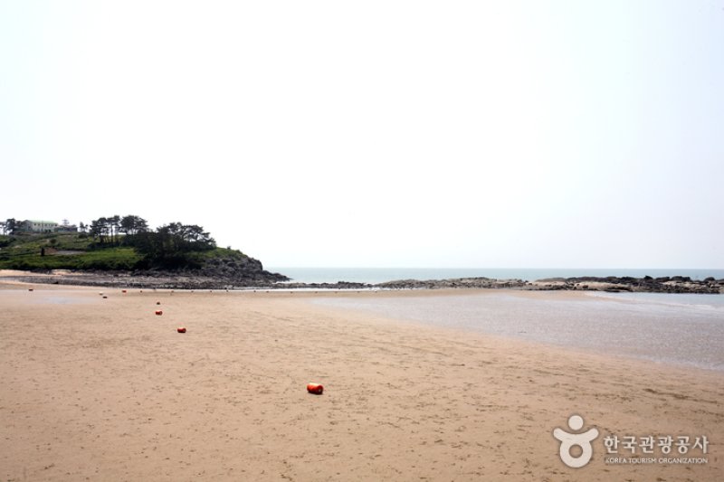Gamami Beach  (9/20)