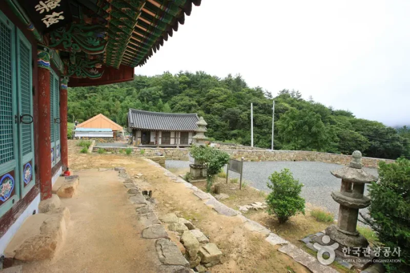 Cheongwansa Temple  (11/18)