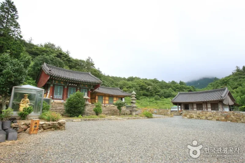 Cheongwansa Temple  (13/18)