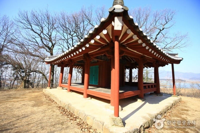 Myeonangjeong Pavilion  (4/11)