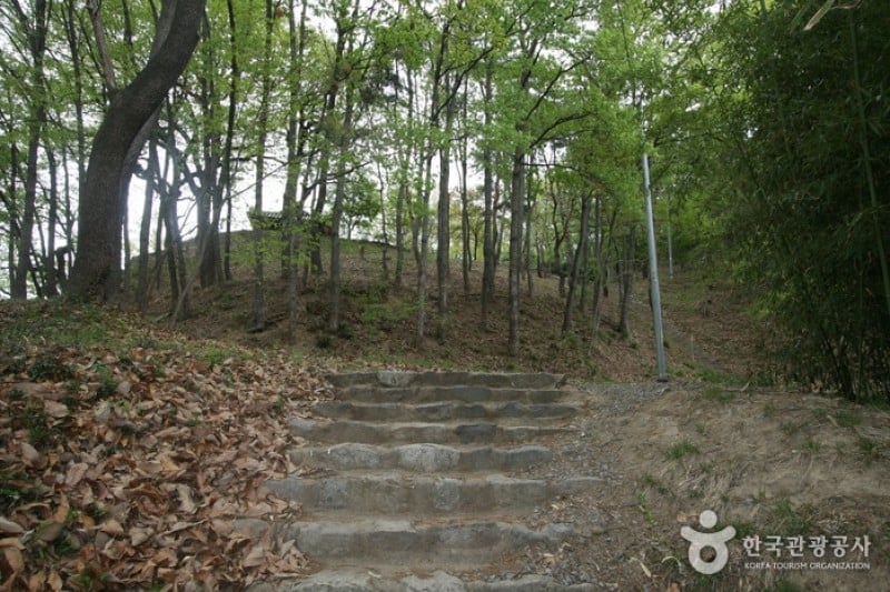 Myeonangjeong Pavilion  (6/11)