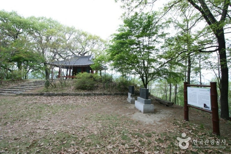 Myeonangjeong Pavilion  (11/11)
