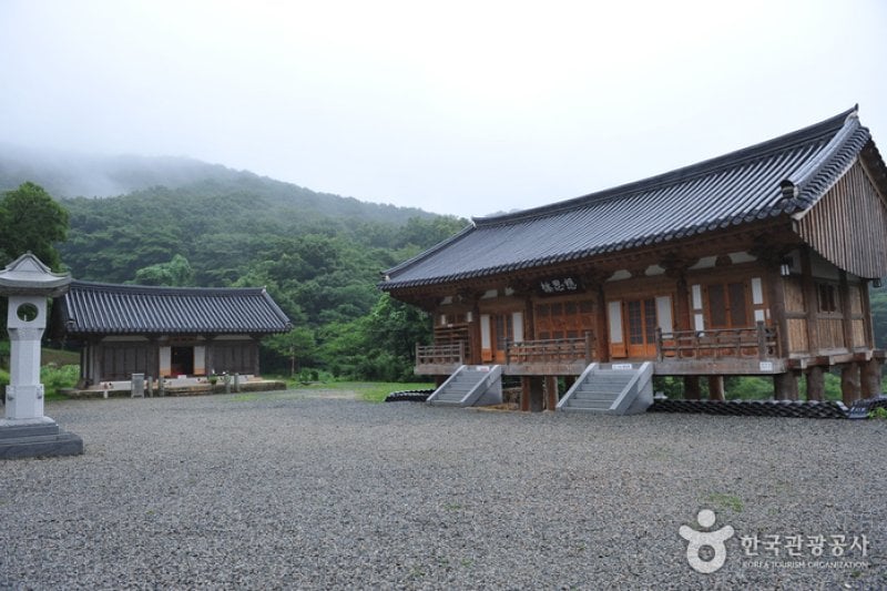 Yongcheonsa Temple  (2/15)