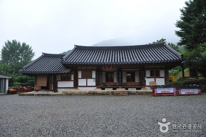 Yongcheonsa Temple  (3/15)