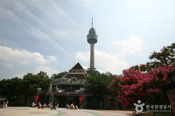 E-World 83 Tower