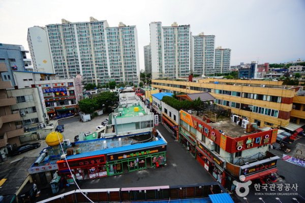 Dakddongjip Town in Pyeonghwa Market