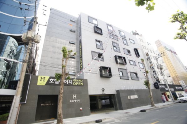 Hotel H