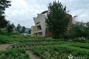 Daecheongho Natural Ecology Center 