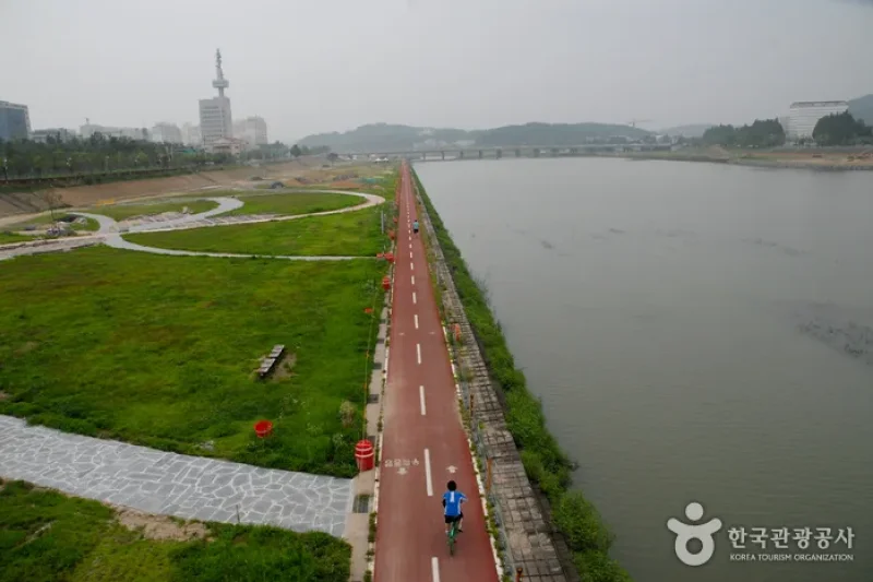 Gapcheon Stream (갑천) (1/6)