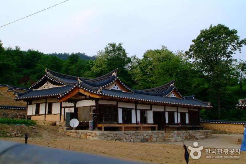 Head House of Pansagongpa Branch of Pyeongsan Shin Clan  (1/3)