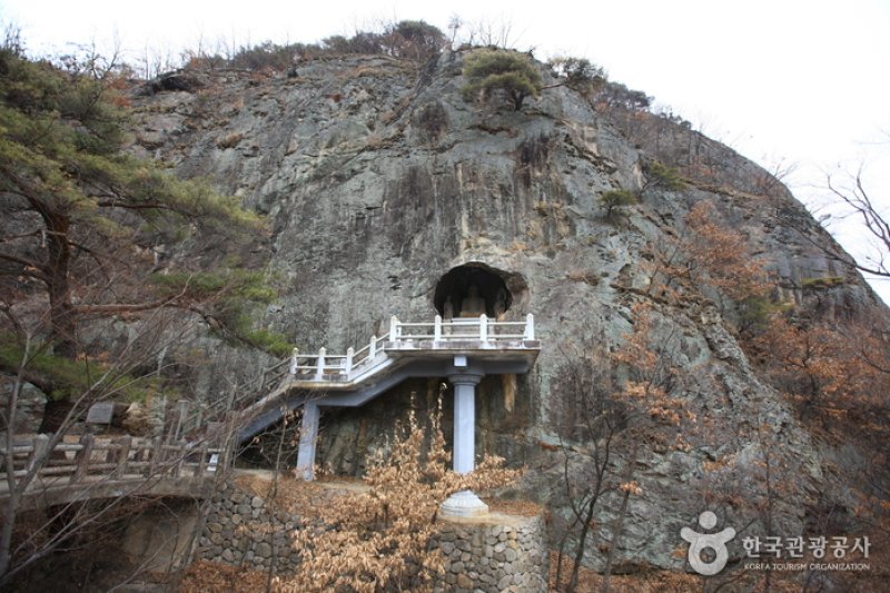Gunwi Buddha Triad Grotto (2nd Seokguram) (군위 아미타여래삼존 석굴) (1/7)