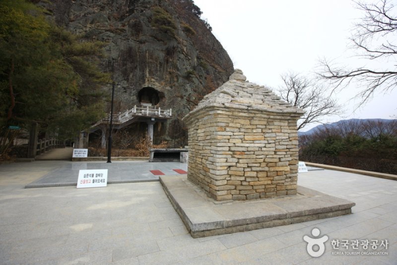Gunwi Buddha Triad Grotto (2nd Seokguram) (군위 아미타여래삼존 석굴) (4/7)