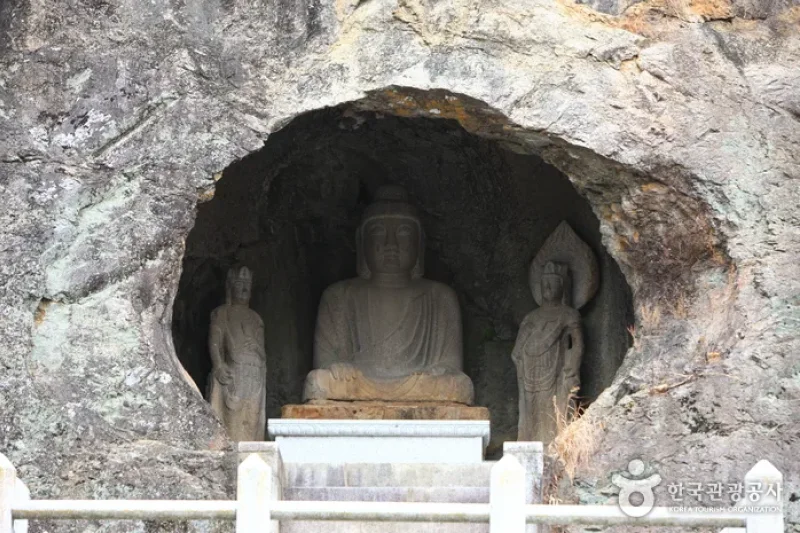 Gunwi Buddha Triad Grotto (2nd Seokguram) (군위 아미타여래삼존 석굴) (5/7)