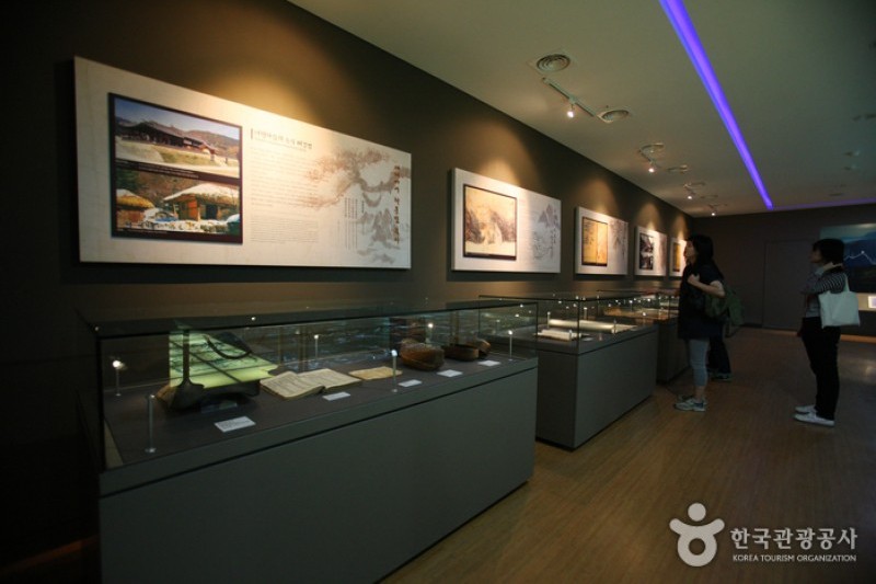 Museum of Old Roads  (5/33)