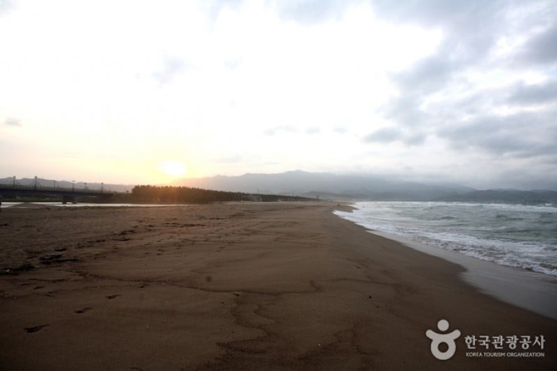 Daejin Beach  (12/32)