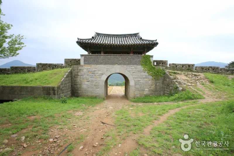 Chilgok Gasansanseong Fortress and Gasanbawi Rock  (1/10)