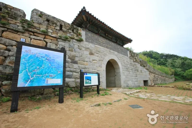 Chilgok Gasansanseong Fortress and Gasanbawi Rock  (3/10)