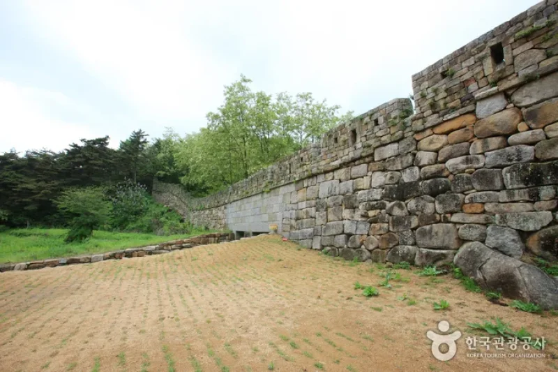 Chilgok Gasansanseong Fortress and Gasanbawi Rock  (4/10)