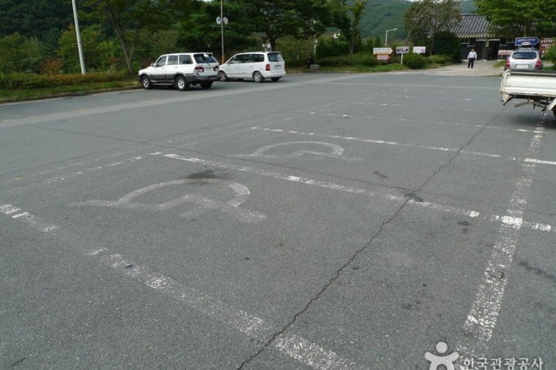 Kyongju Folk Craft Village  (1/15)