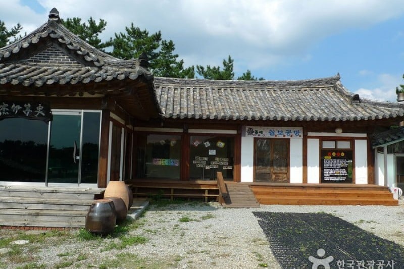 Kyongju Folk Craft Village  (5/15)