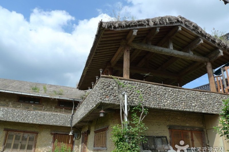 Kyongju Folk Craft Village  (8/15)