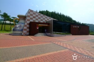 Gimcheon World Porcelain Museum (김천 세계도자기박물관)