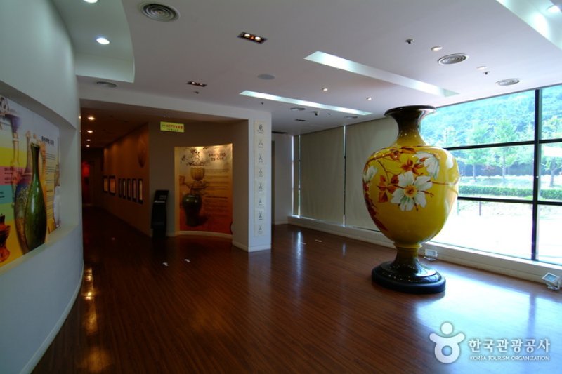 Gimcheon World Porcelain Museum (김천 세계도자기박물관) (2/7)