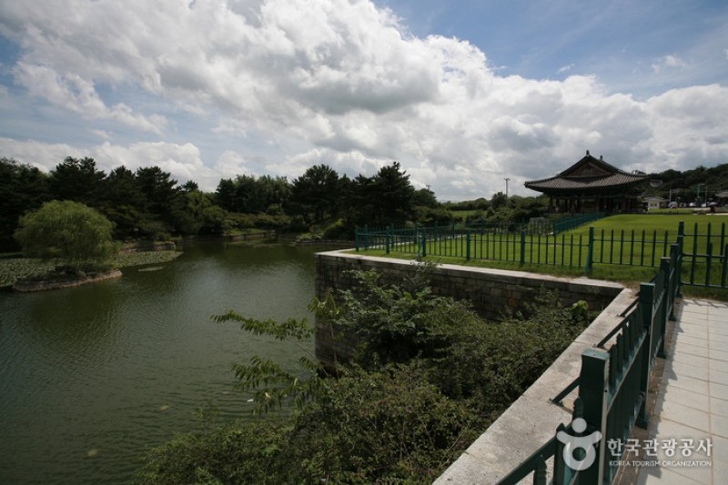 Gyeongju Donggung Palace and Wolji Pond  (8/24)