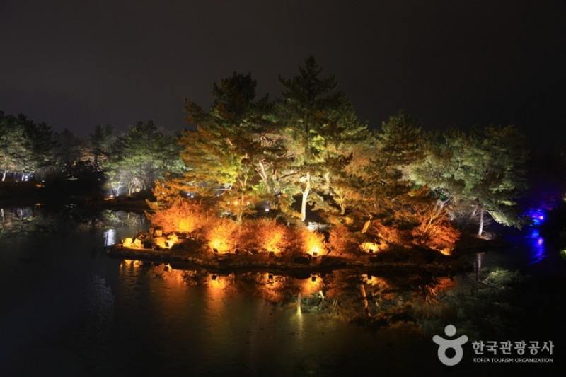 Gyeongju Donggung Palace and Wolji Pond  (21/24)