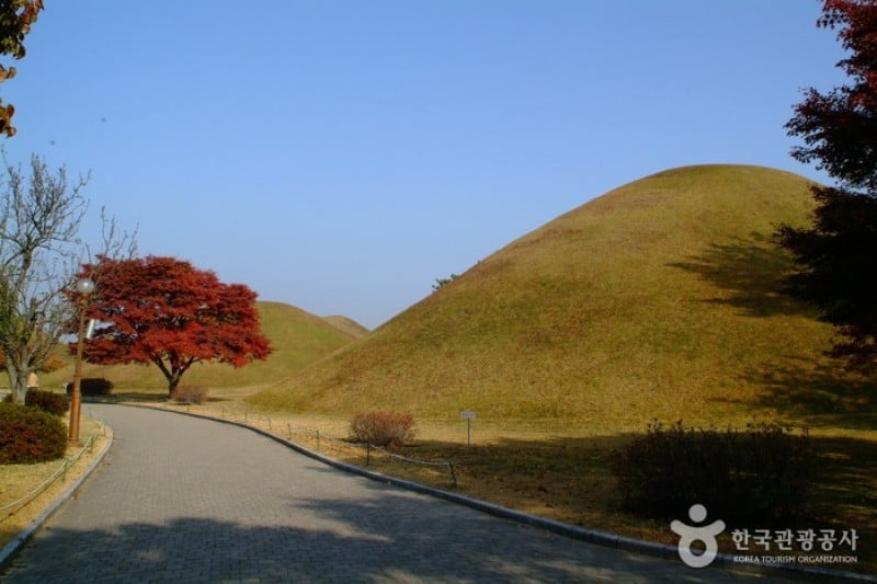 Daereungwon Tomb Complex  (4/11)