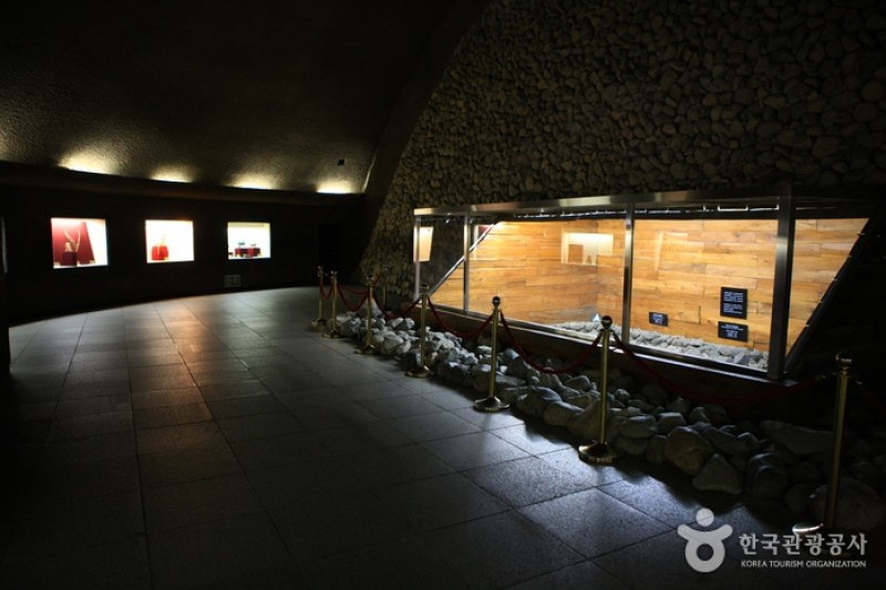 Daereungwon Tomb Complex  (10/11)